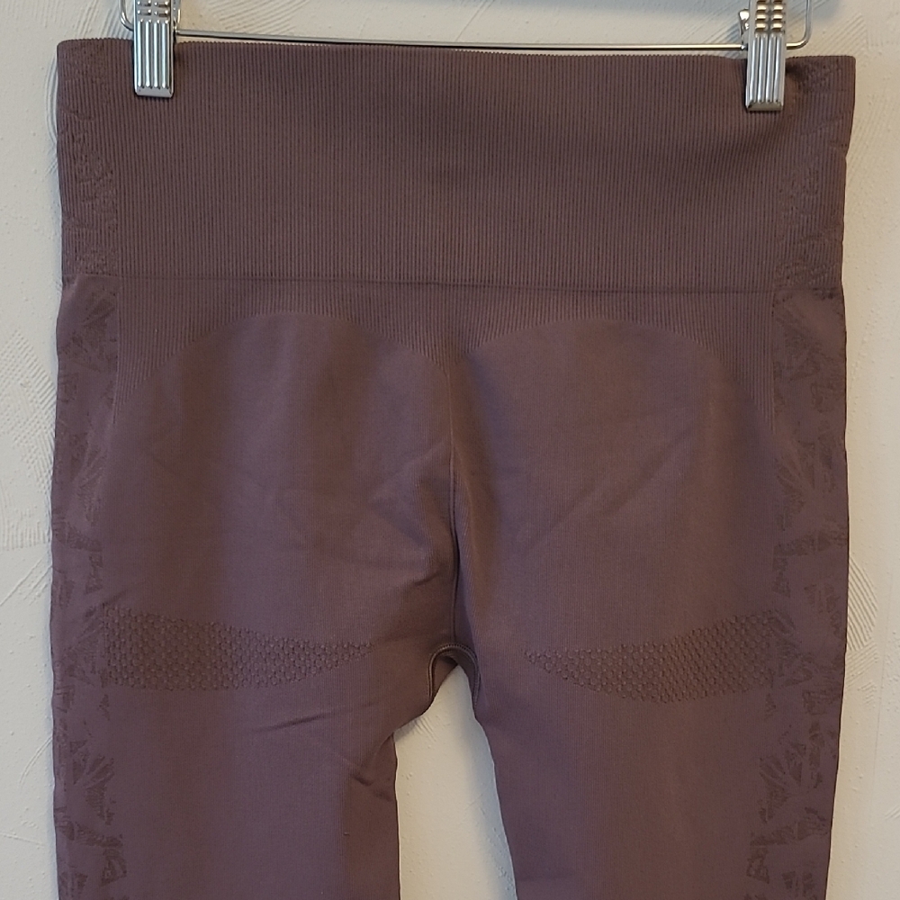 Gymshark Women's Mauve Leggings - Picture 7 of 11